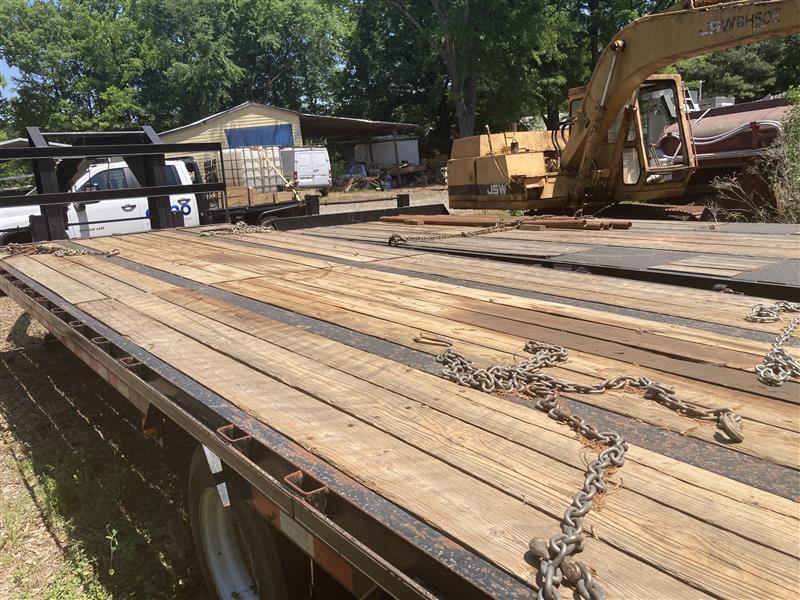 2021 Kaufman 25' Tilt Deck Gooseneck Trailer